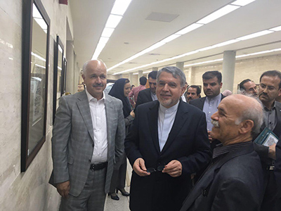 بازدید وزیر فرهنگ و ارشاد اسلامی از نمایشگاه «سی سال با سعدی»