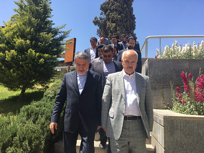 بازدید وزیر فرهنگ و ارشاد اسلامی از نمایشگاه «سی سال با سعدی»