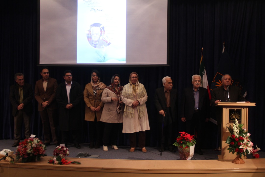 مدیر دانشنامه فارس در مراسم نکوداشت امین فقیری: ناگزیر از مردمی کردن ادبیات هستیم