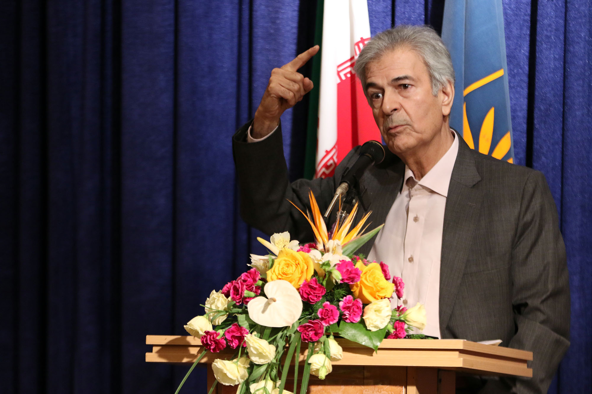 در نشست علمی یادروز سعدی عنوان شد/ به اخلاقِ دوستی سعدی برگردیم