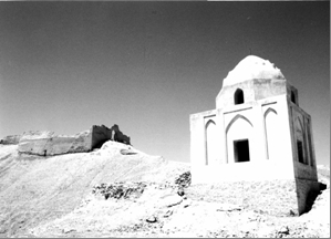 قبر مادر نادر