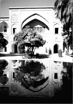 مدرسه خان