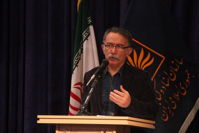 مدیر دانشنامه فارس در مراسم نکوداشت امین فقیری: ناگزیر از مردمی کردن ادبیات هستیم
